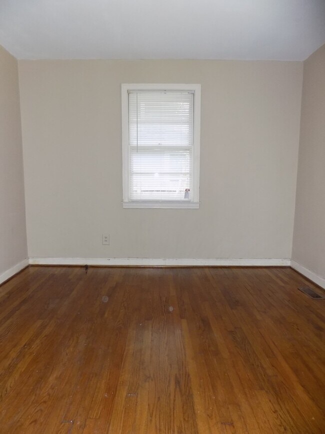 Building Photo - 507 Dogwood St