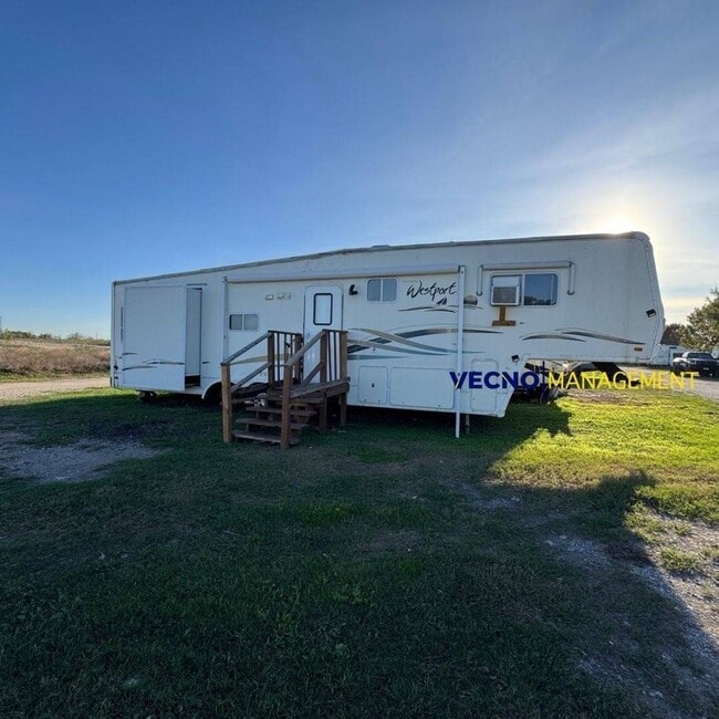 Building Photo - 642 10th St