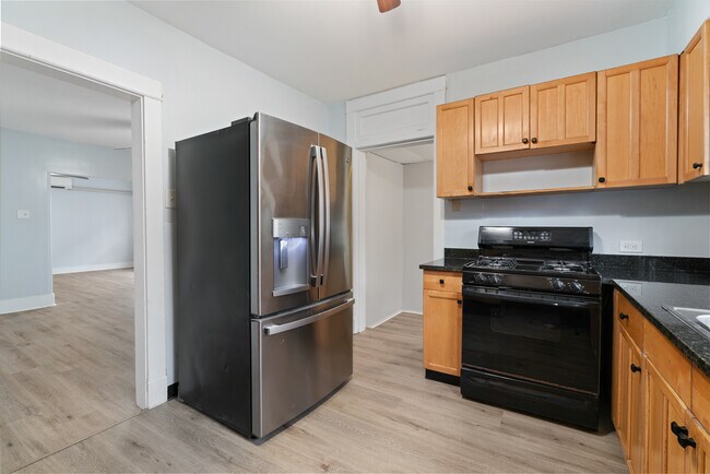 Building Photo - 5905 Hobart St