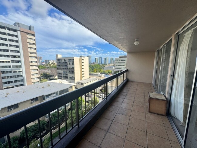 Building Photo - 1 BD/1 BA Condo In Honolulu!