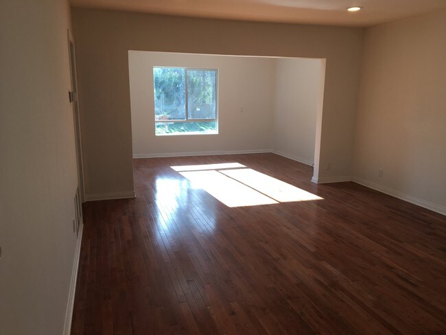 Building Photo - 16806 Mooncrest Dr
