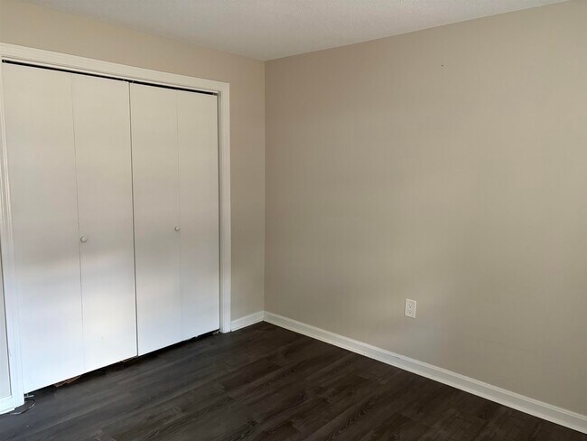 Building Photo - 702 White Cedar Blvd
