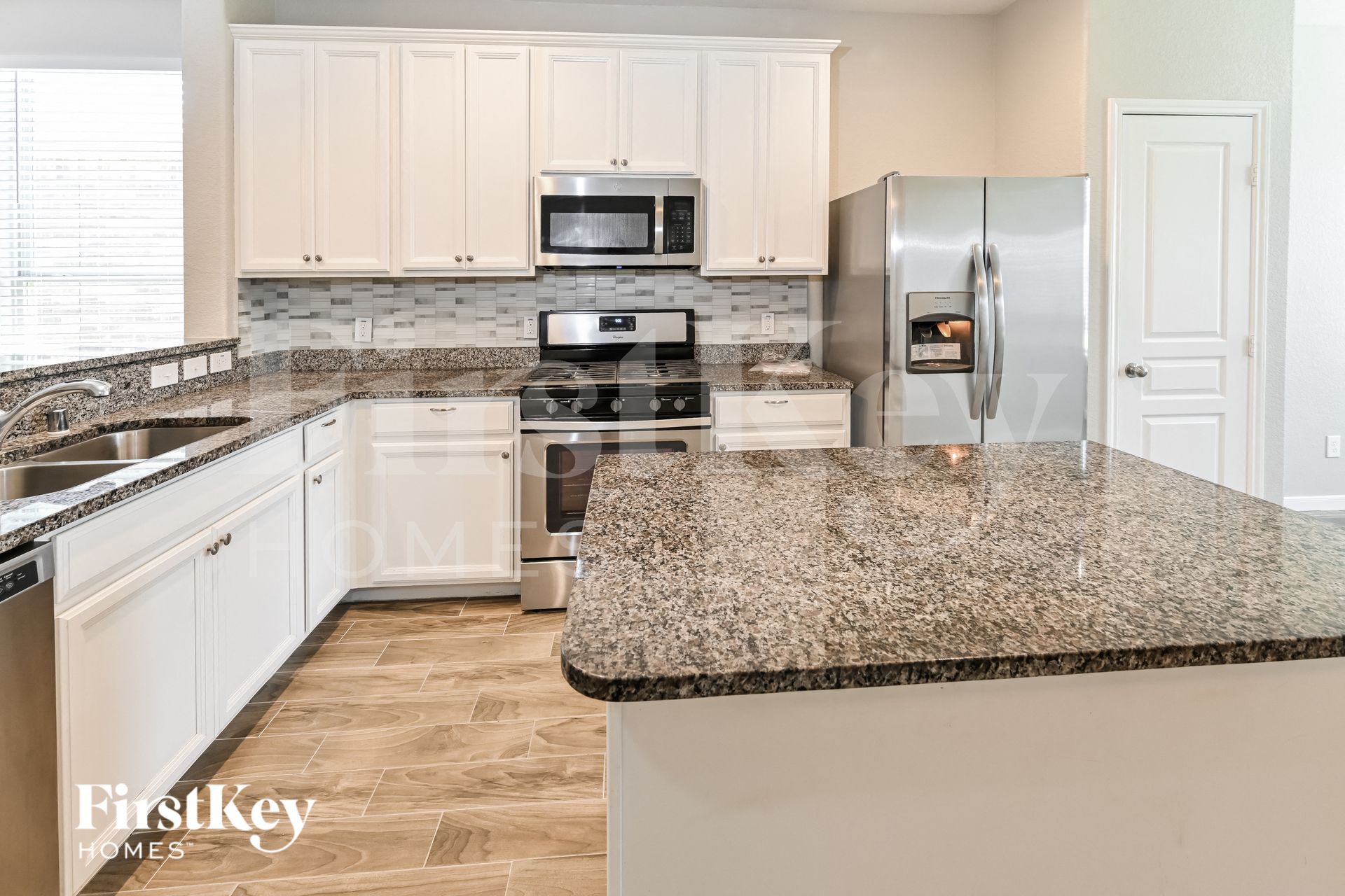 Building Photo - 2722 Skyview Long Dr