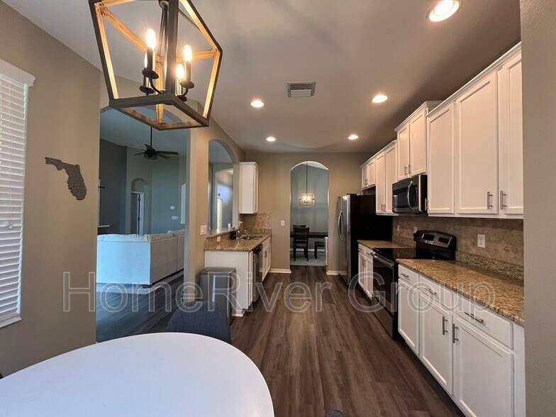 Building Photo - 12728 Avelar Creek Dr