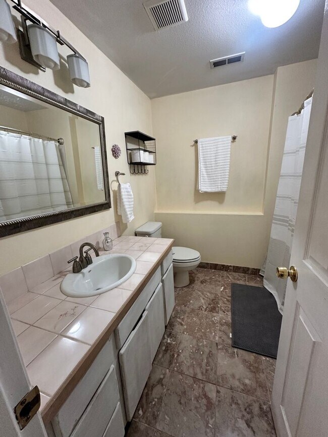 Building Photo - 14441 NE Morris Ct