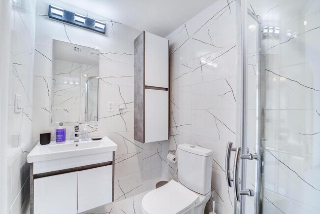 Building Photo - 1409 E M. Franklin Ave