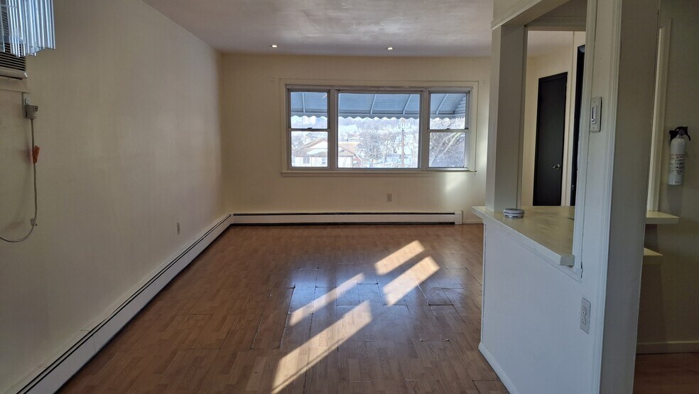 View towards living room - 3409 Givernaud Ter