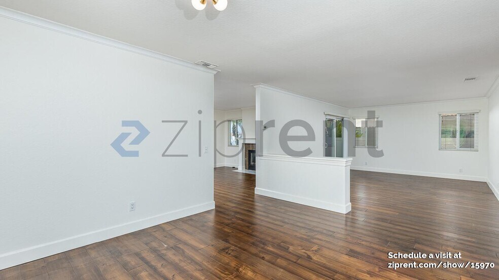 Building Photo - Unit