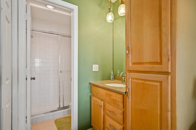 Building Photo - Mainsail III - 2 bedroom 2 bath furnished -ANNUAL RENTAL $1875-Available NOW