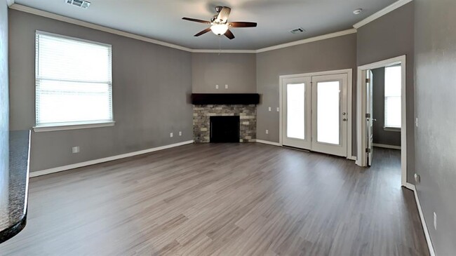 Building Photo - 16008 Mendoza Dr