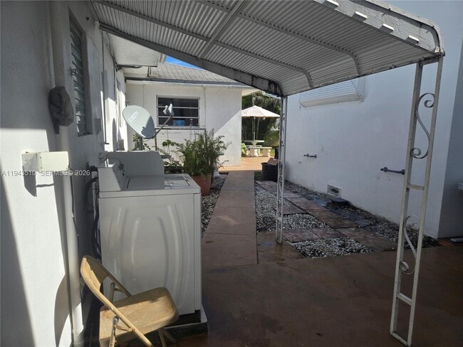 Building Photo - 1825 Lincoln St