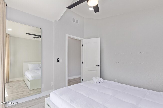 Building Photo - 16019 W Linden St