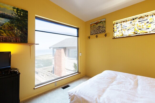 Building Photo - 4905 SW Othello St