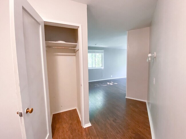 Building Photo - Woodland Duplex (3019/3021)