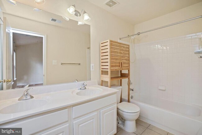 Building Photo - 207 Garden View Way