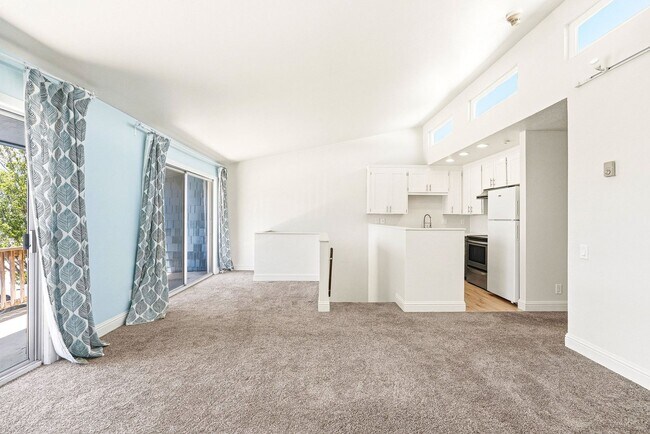 Building Photo - Estrella Ave (LEASE UP ONLY)