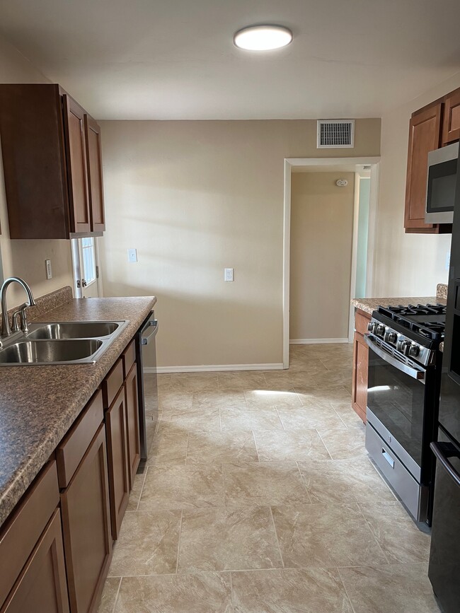 Building Photo - 3702 E Seneca St