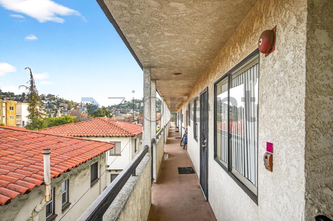 Building Photo - 1004 E Garfield Ave