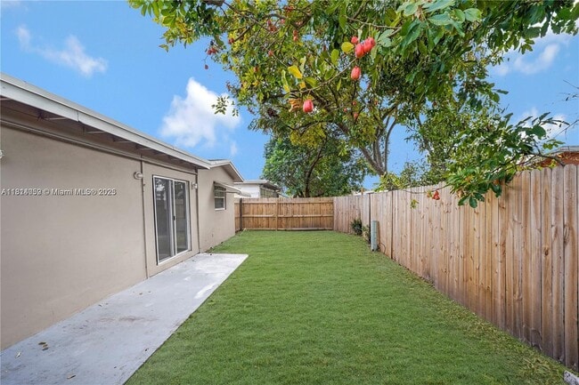 Building Photo - 841 SW 63rd Ave
