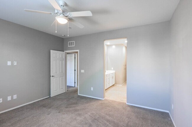 Building Photo - Beautiful Mountains Edge 3 Bedroom Townhome