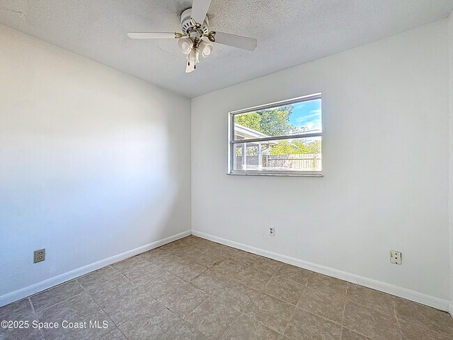 Building Photo - 1076 Coronado Dr