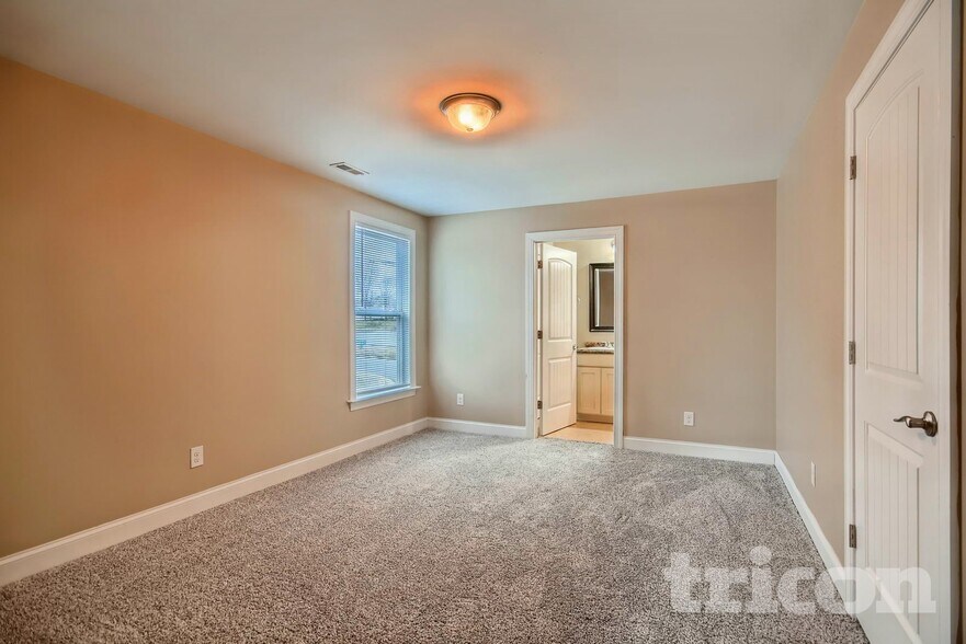 Building Photo - 247 Young Ave SW