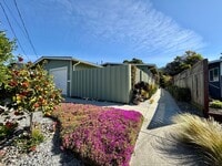 Building Photo - Refreshed 2 Bed/1-Bath Duplex Near Beach & Trails in Fairway Park