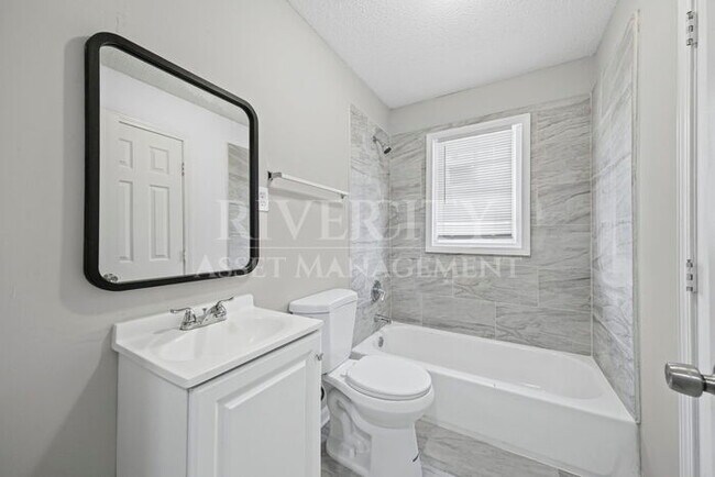 Building Photo - 1646 Harmen St