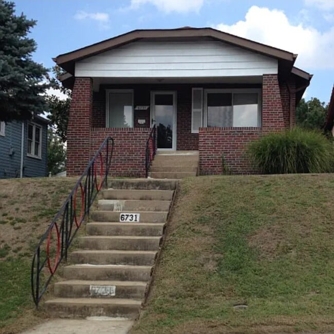 Building Photo - 6731 Lansdowne Ave