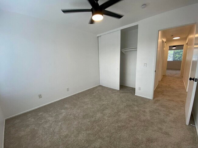 Building Photo - 293 Chapalita Dr