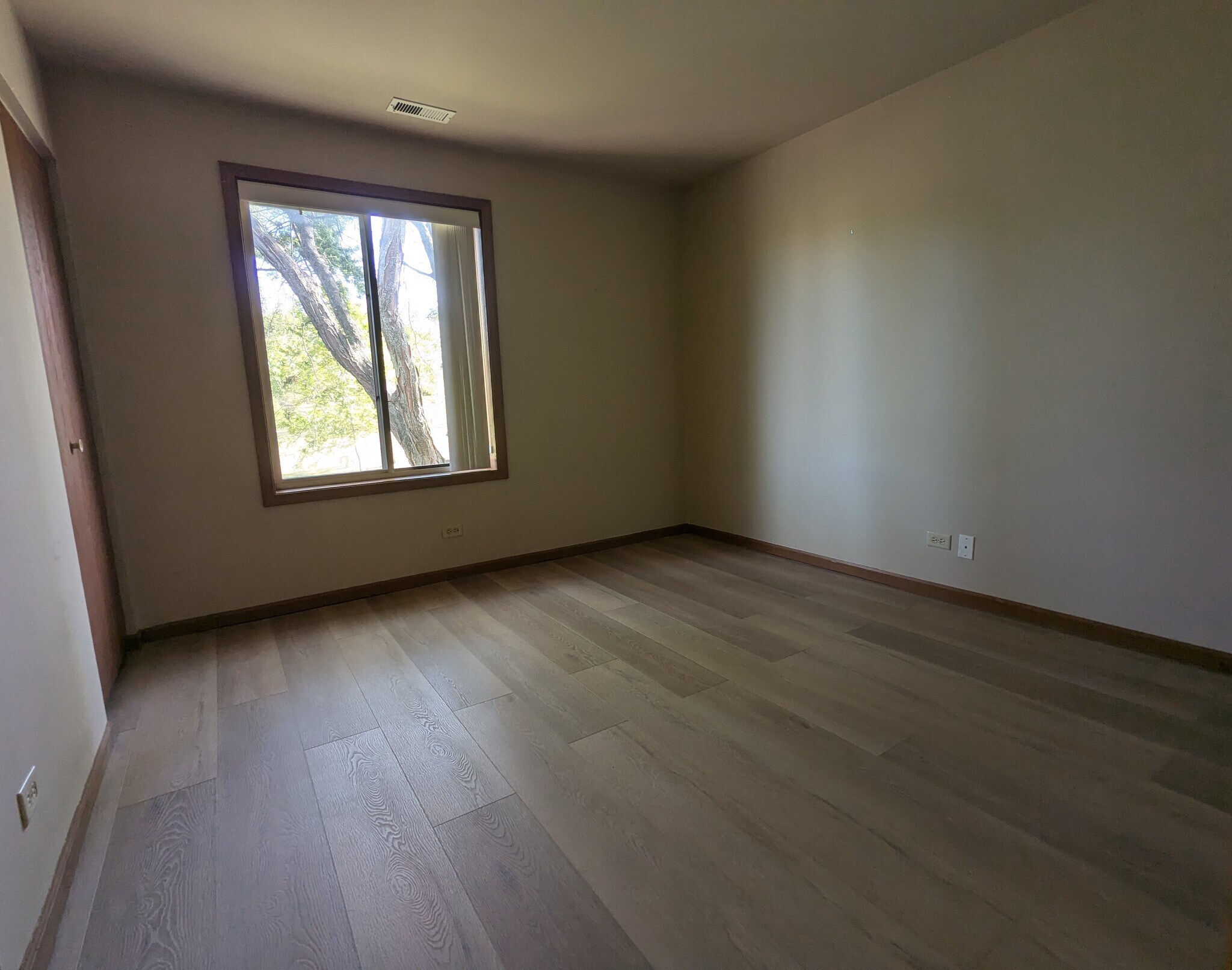 Building Photo - 245 Memory Ln