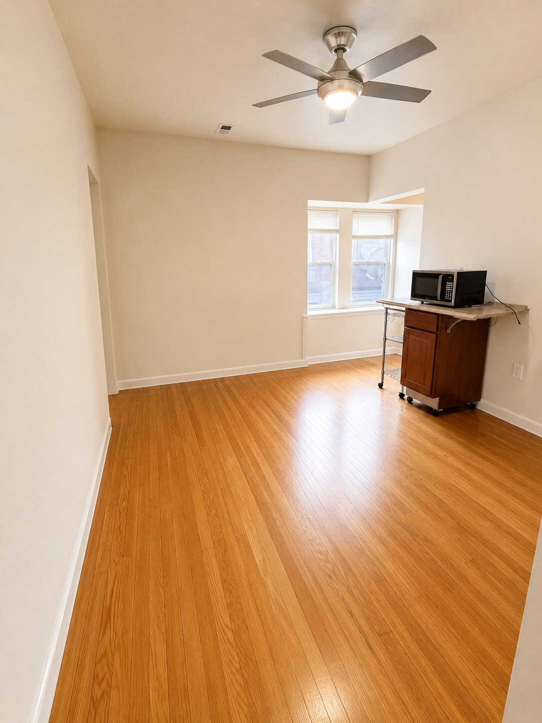 Building Photo - 420 W Chelten Ave