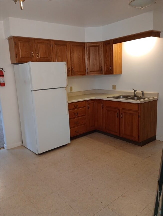 Building Photo - 218 Main St