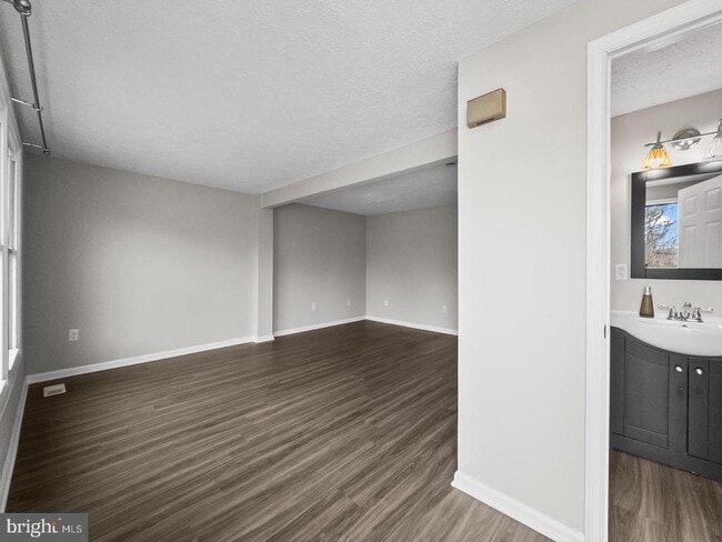 Building Photo - 10110 Shelldrake Cir