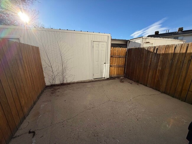 Building Photo - 460 E Elm St