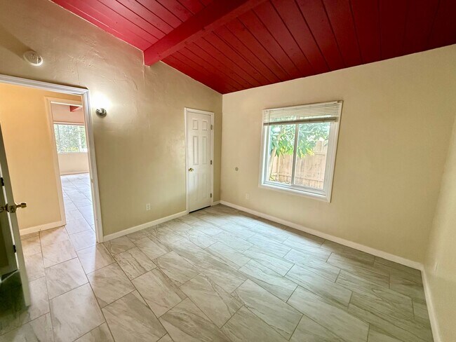 Building Photo - Charming 2-Bedroom Corner Lot Duplex Home in Clairemont with Private Yard!