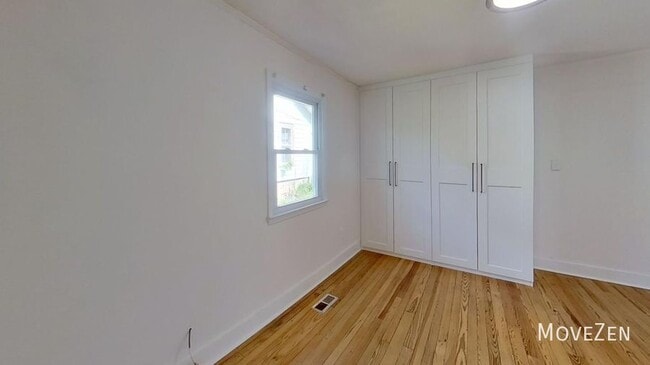 Building Photo - 1710 Oakwood Ave