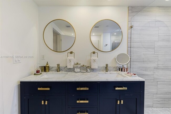 Building Photo - 6000 Collins Ave