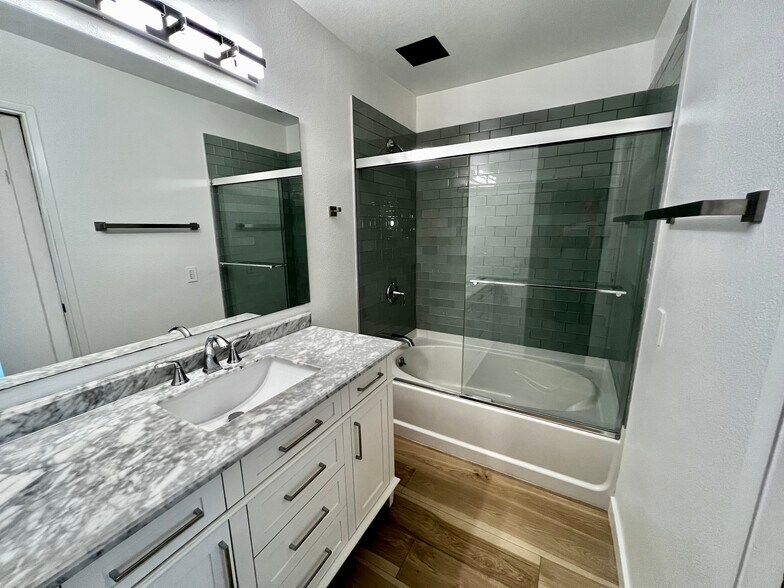 Bathroom 1 - 6467 Kanan Dume Rd