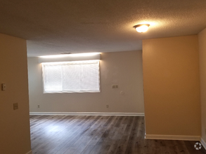 Building Photo - 411 Cattleman Dr NE