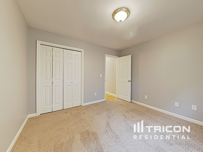 Building Photo - 1302 Waymar Way SW