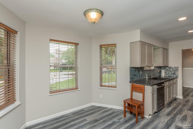Building Photo - 2217 N 61st Ave