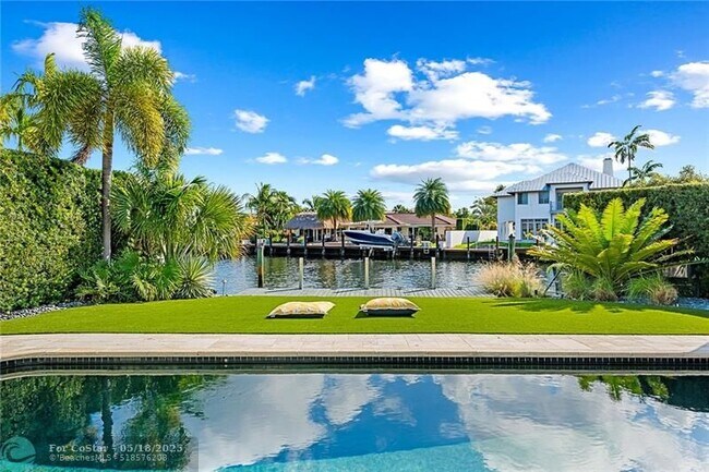 Building Photo - 2416 Bayview Dr