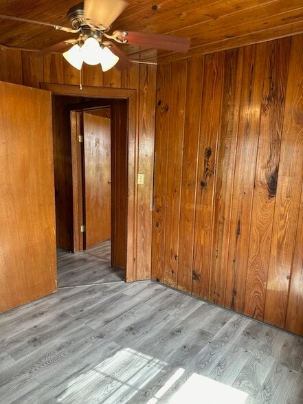 Comfortable primary bedroom can support king size bed - 2854 Tindel Camp Rd