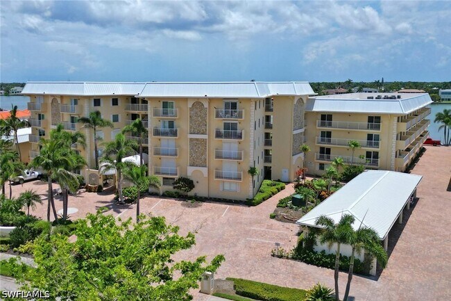 Building Photo - 3000 Gulf Shore Blvd N