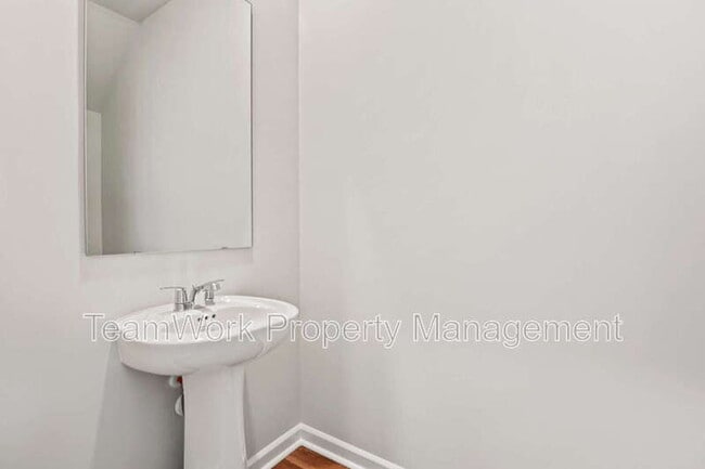 Building Photo - 376 Tiliwa St