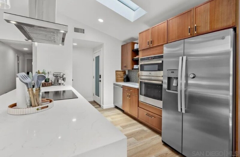 Building Photo - 9542 Larrabee Ave