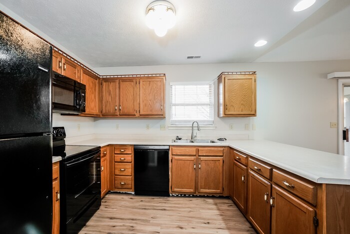 Building Photo - 205 Randell Ct