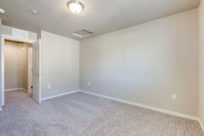 Building Photo - 8880 W Shellie Ln