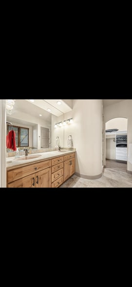 Building Photo - 1747 W Red Cloud Cir